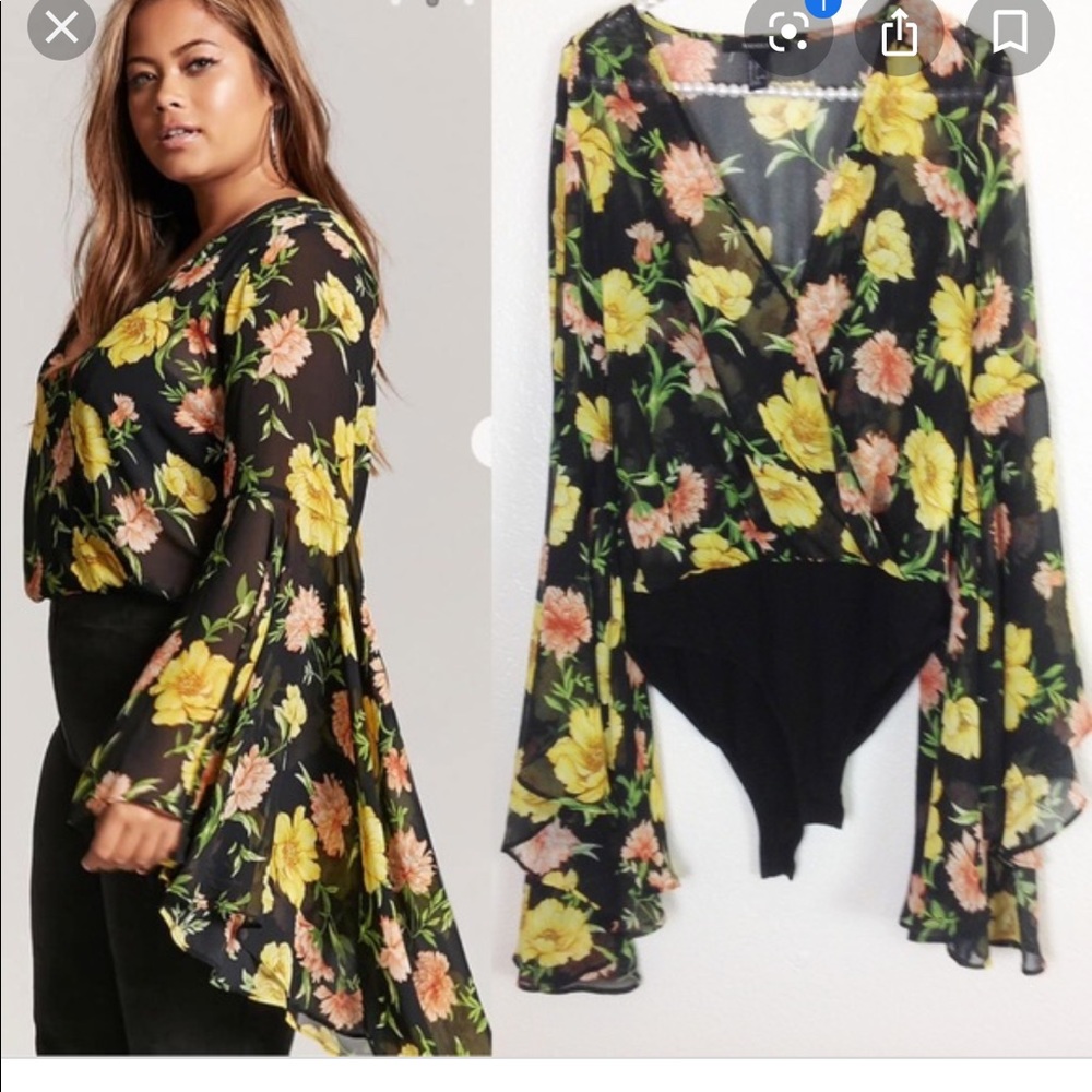 ❤️3 for $25❤️Black floral bell sleeve bodysuit